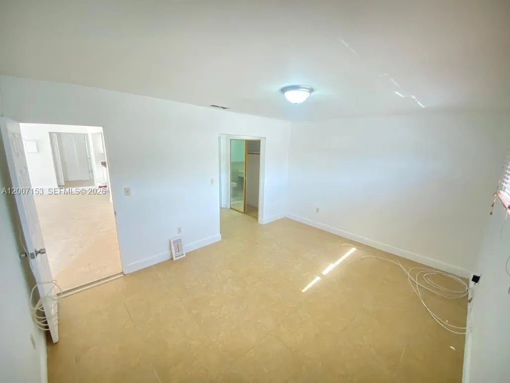 881 W 37th St # 881, Hialeah FL 33012