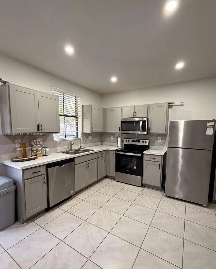 470 NE 12th St, Florida City FL 33034