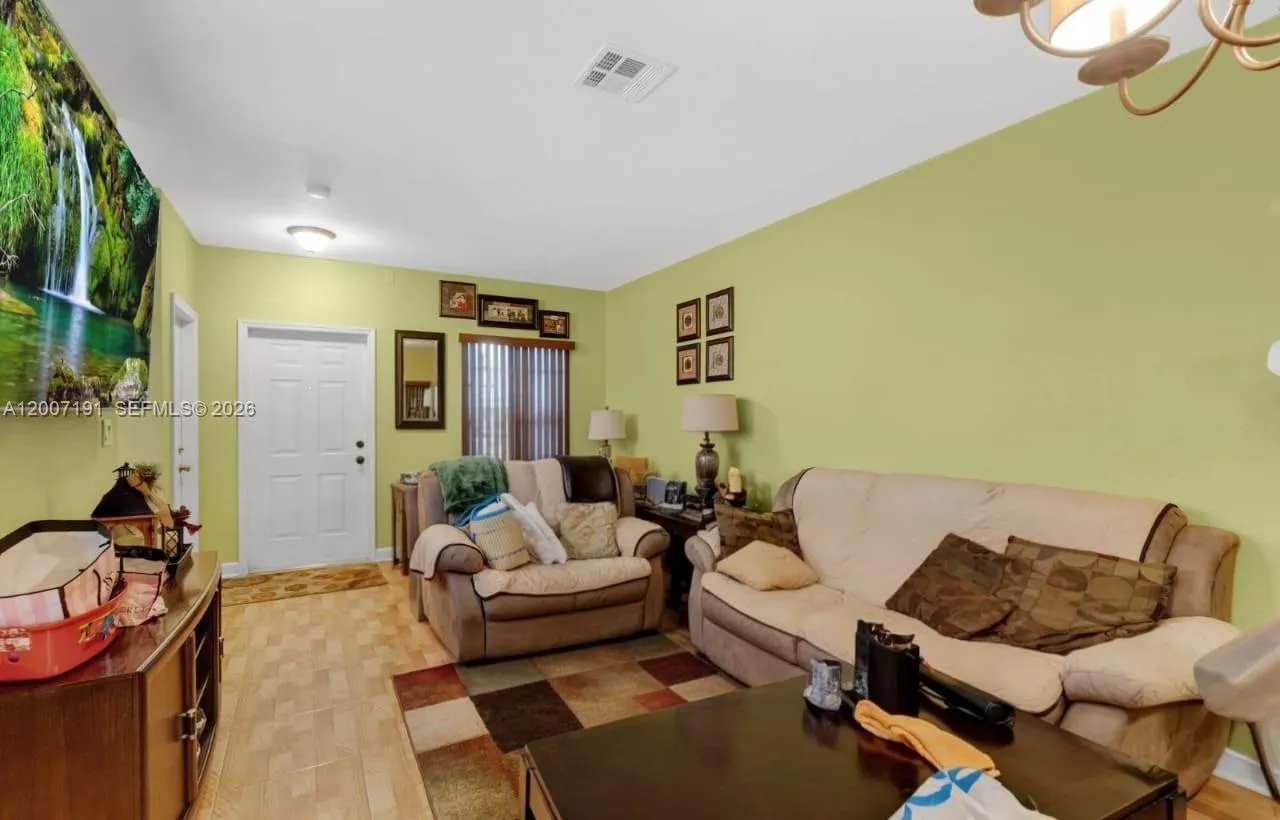 8546 SW 214th Way, Cutler Bay FL 33189