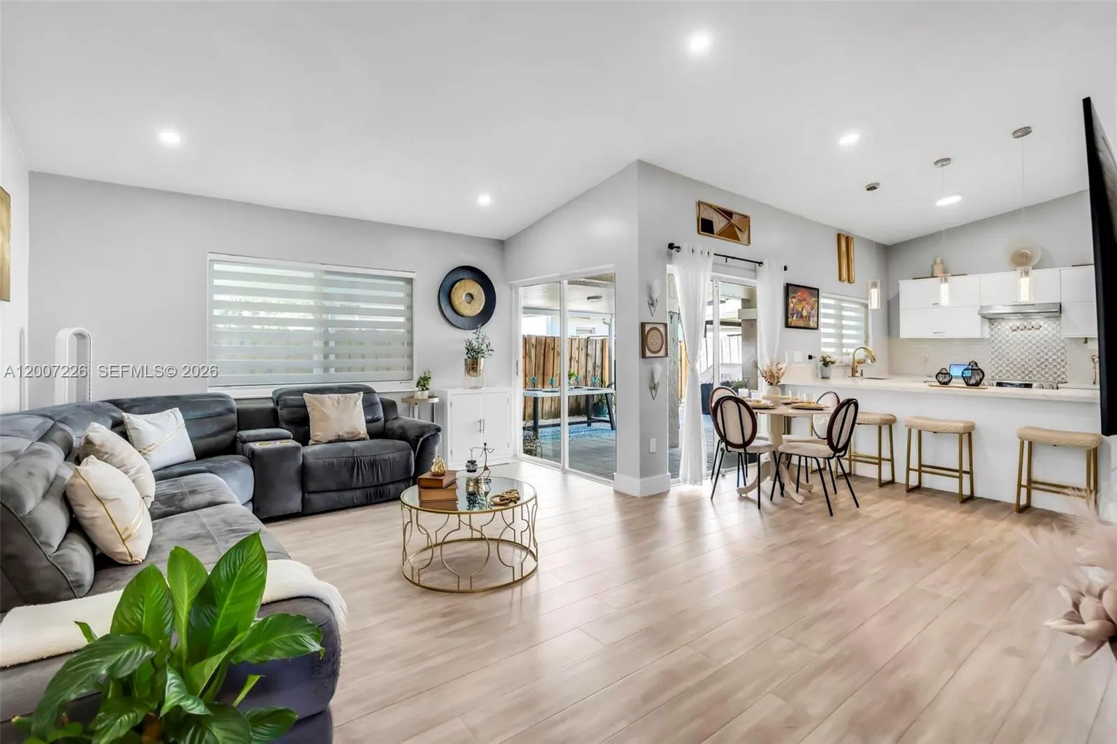 10048 SW 221st St, Cutler Bay FL 33190