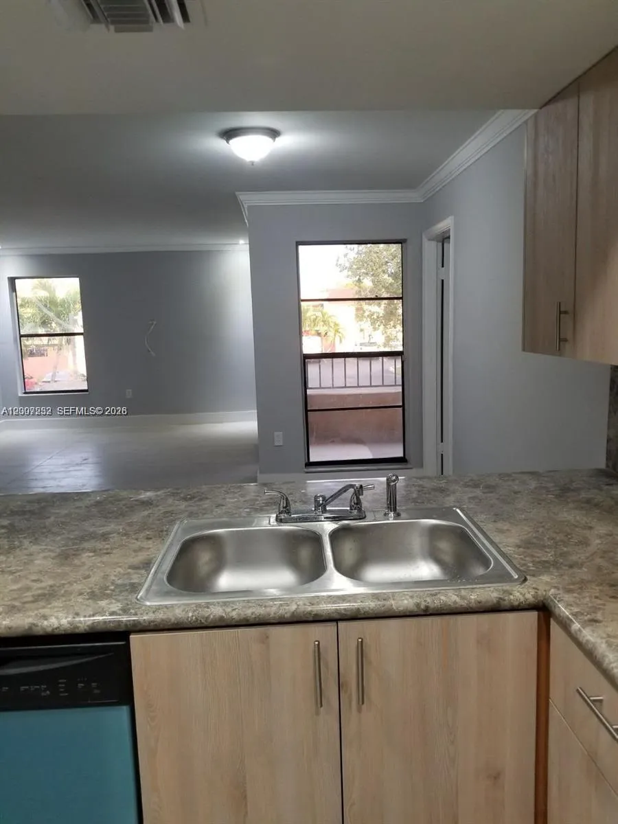 10847 NW 7th ST # 22, Miami FL 33126