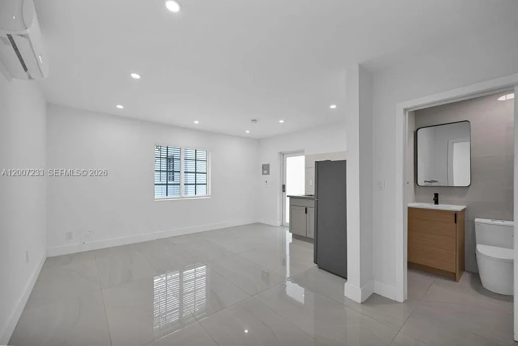 570 NW 48th St, Miami FL 33127