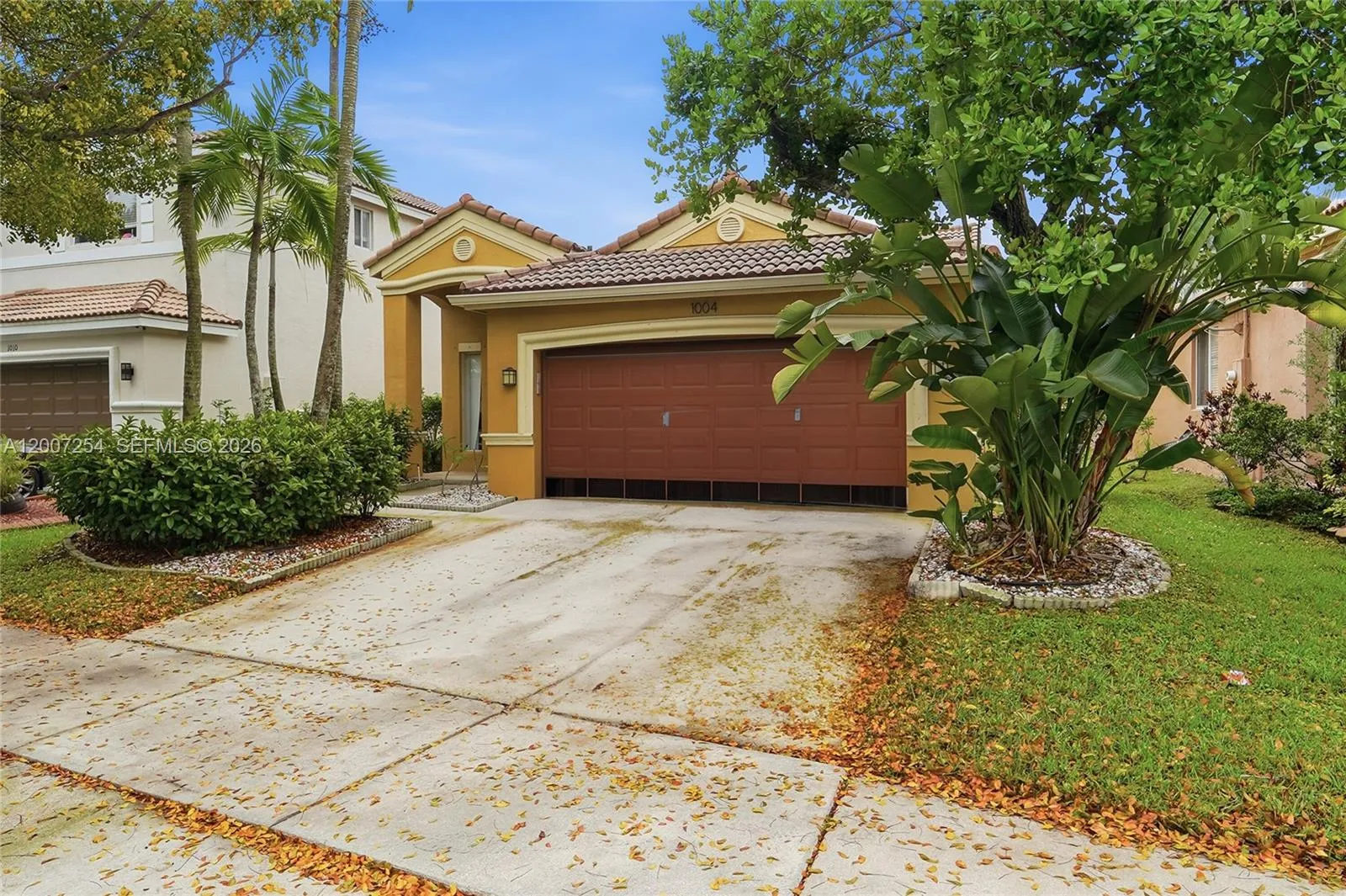 1004 Golden Cane Dr, Weston FL 33327