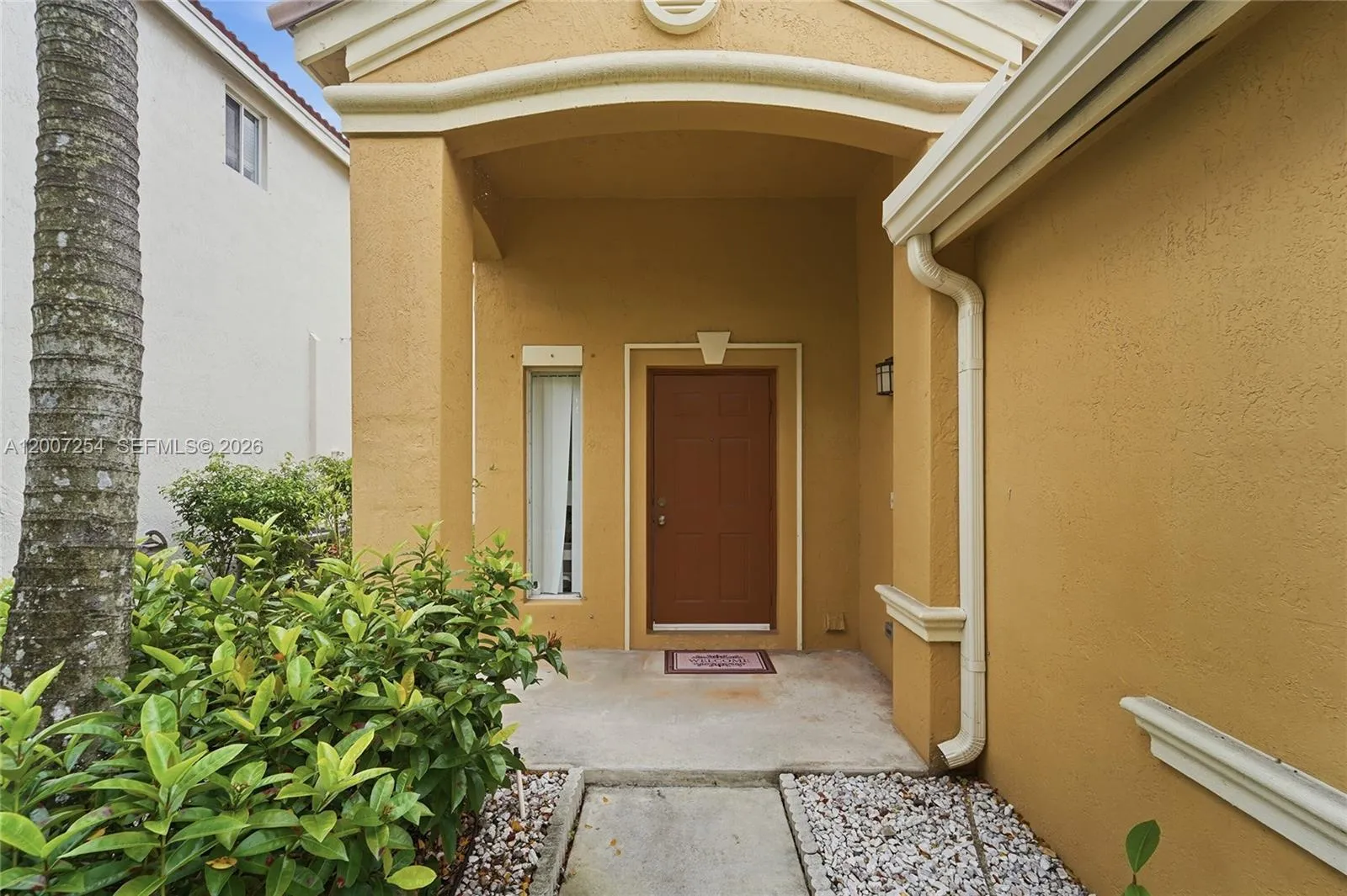 1004 Golden Cane Dr, Weston FL 33327