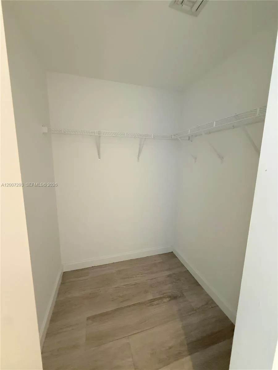 55 SW 9th St # 1809, Miami FL 33130