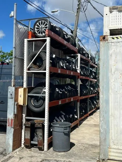 NW 47th St, Miami FL 33142