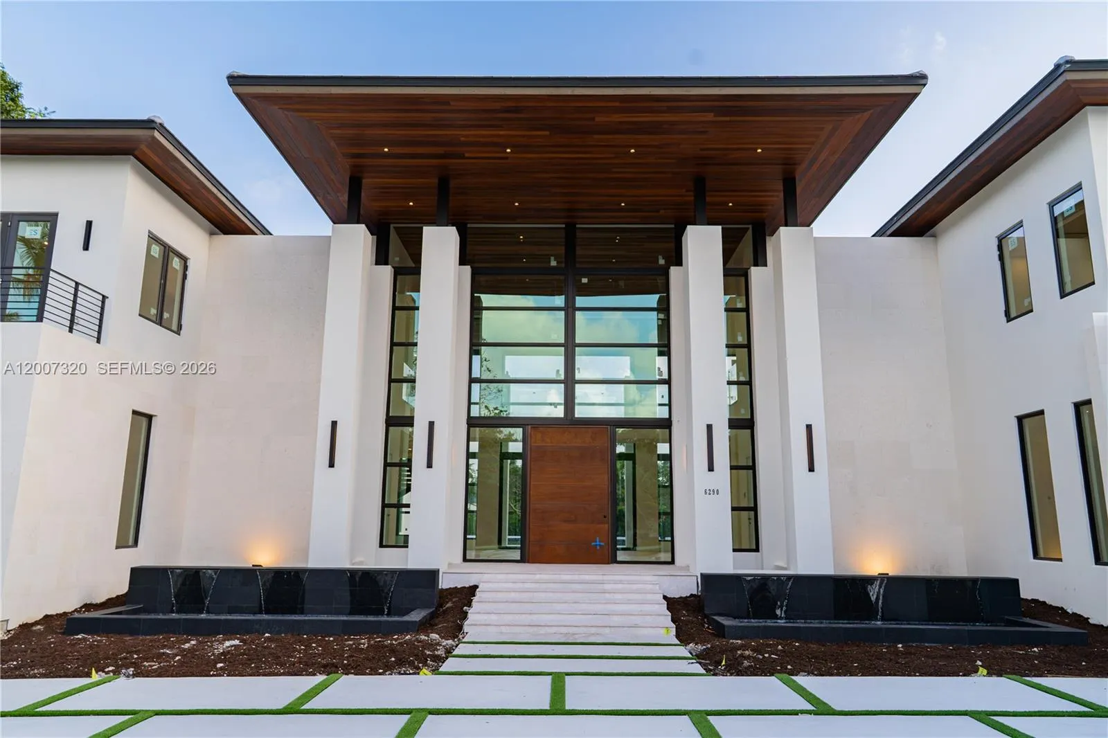 6290 Chapman Field Dr, Pinecrest FL 33156