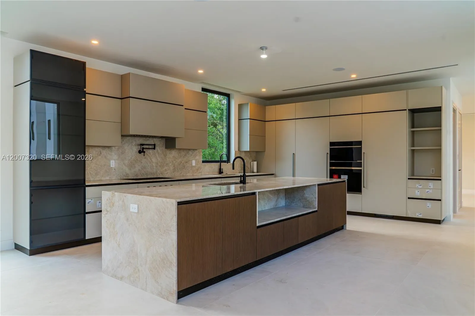 6290 Chapman Field Dr, Pinecrest FL 33156