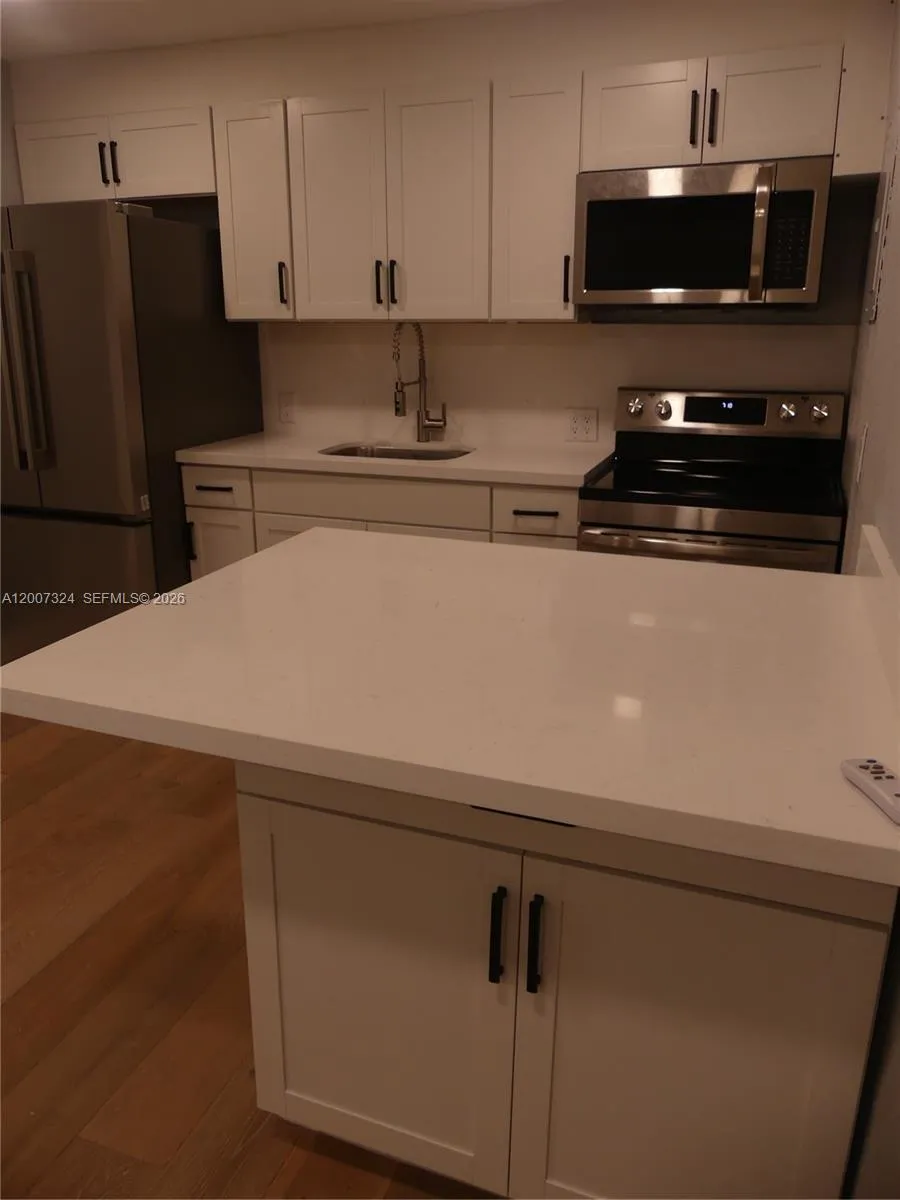 161-165 NW 40th St # 4, Oakland Park FL 33309