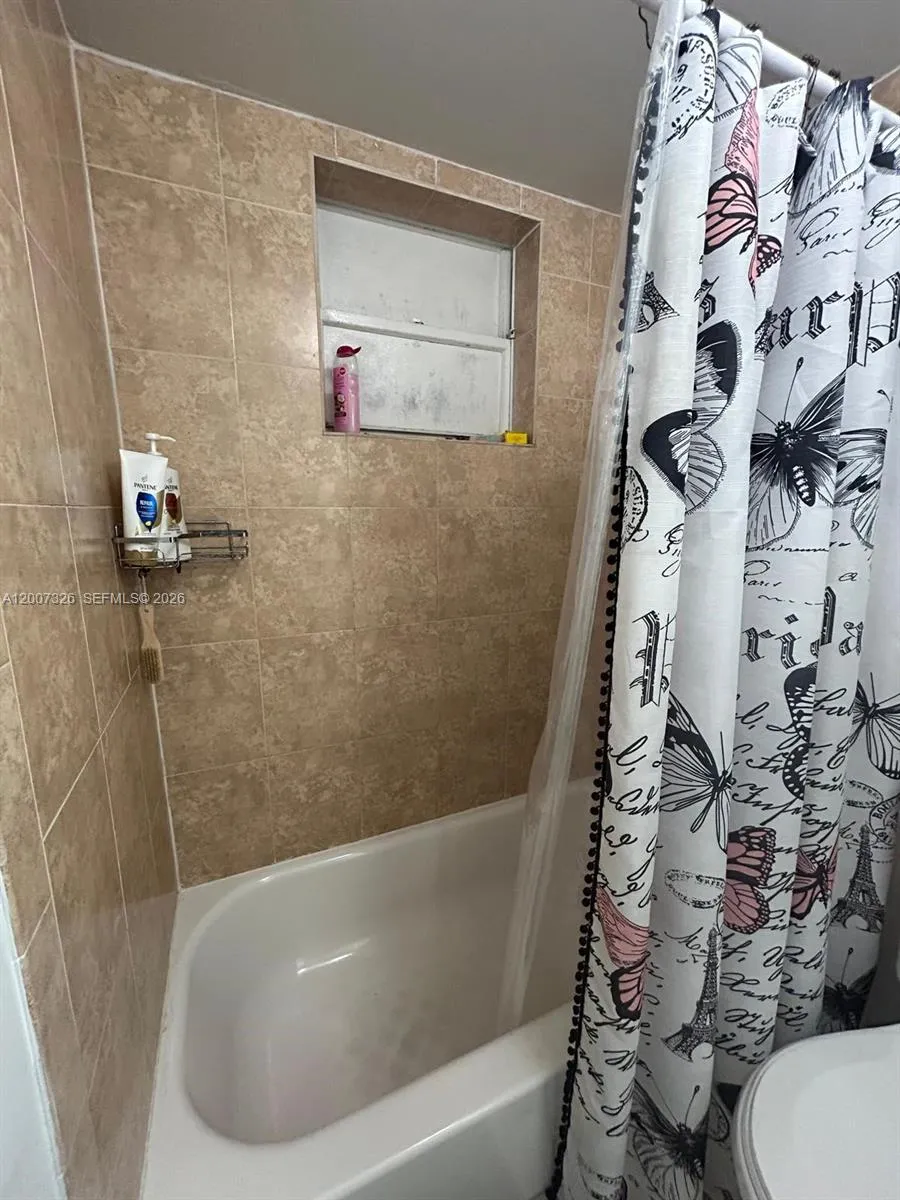 1100 NE 1st Ct # 104, Hallandale Beach FL 33009