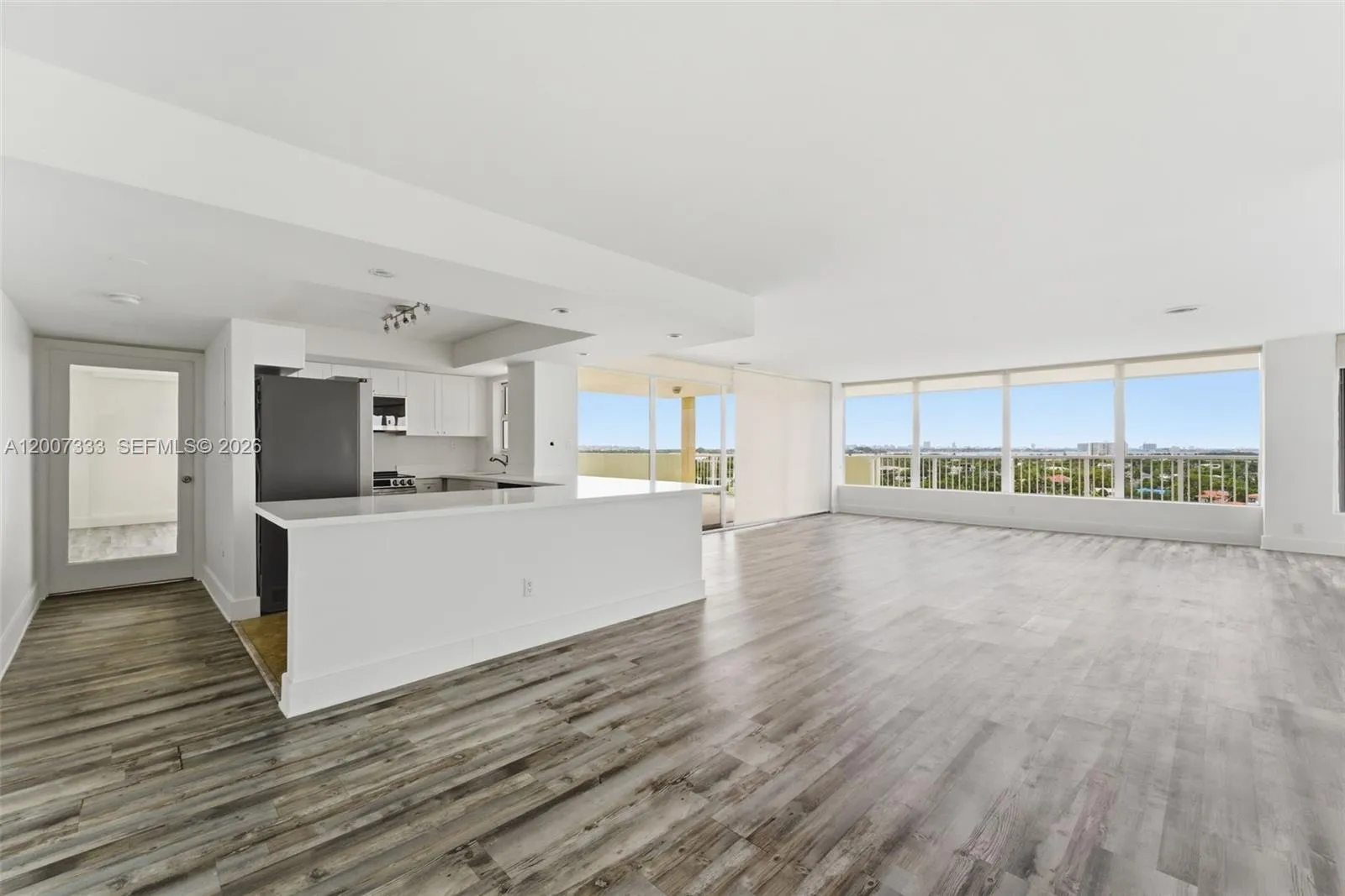 2000 NE 135th St PH, North Miami FL 33181