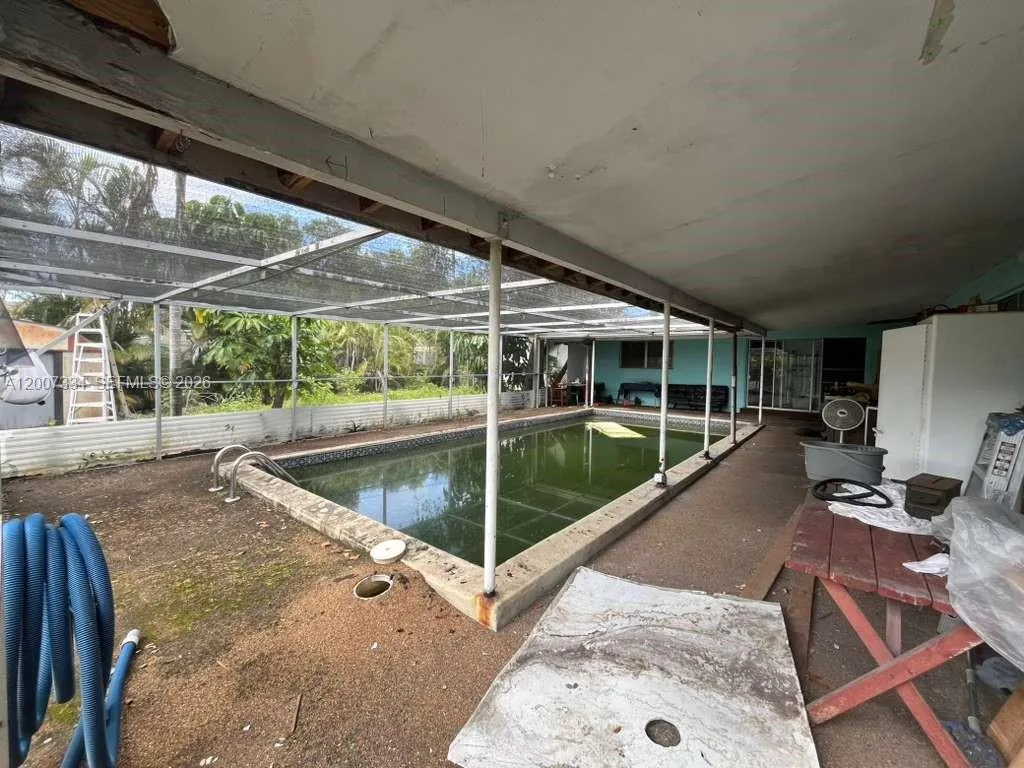 6841 SW 16th Ct, Pembroke Pines FL 33023