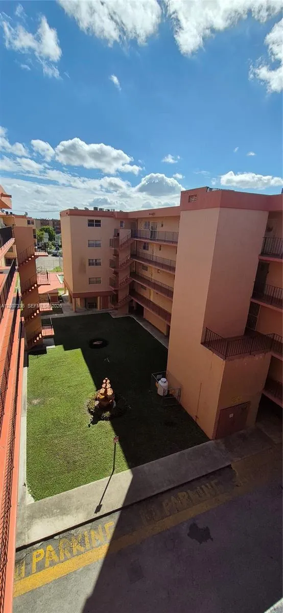 1850 W 56 # 2410, Hialeah FL 33012