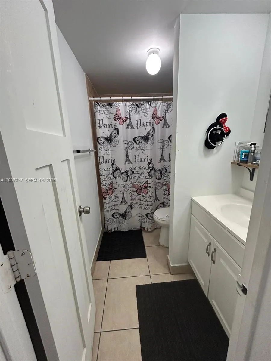 1100 NE 1st Ct # 104, Hallandale Beach FL 33009