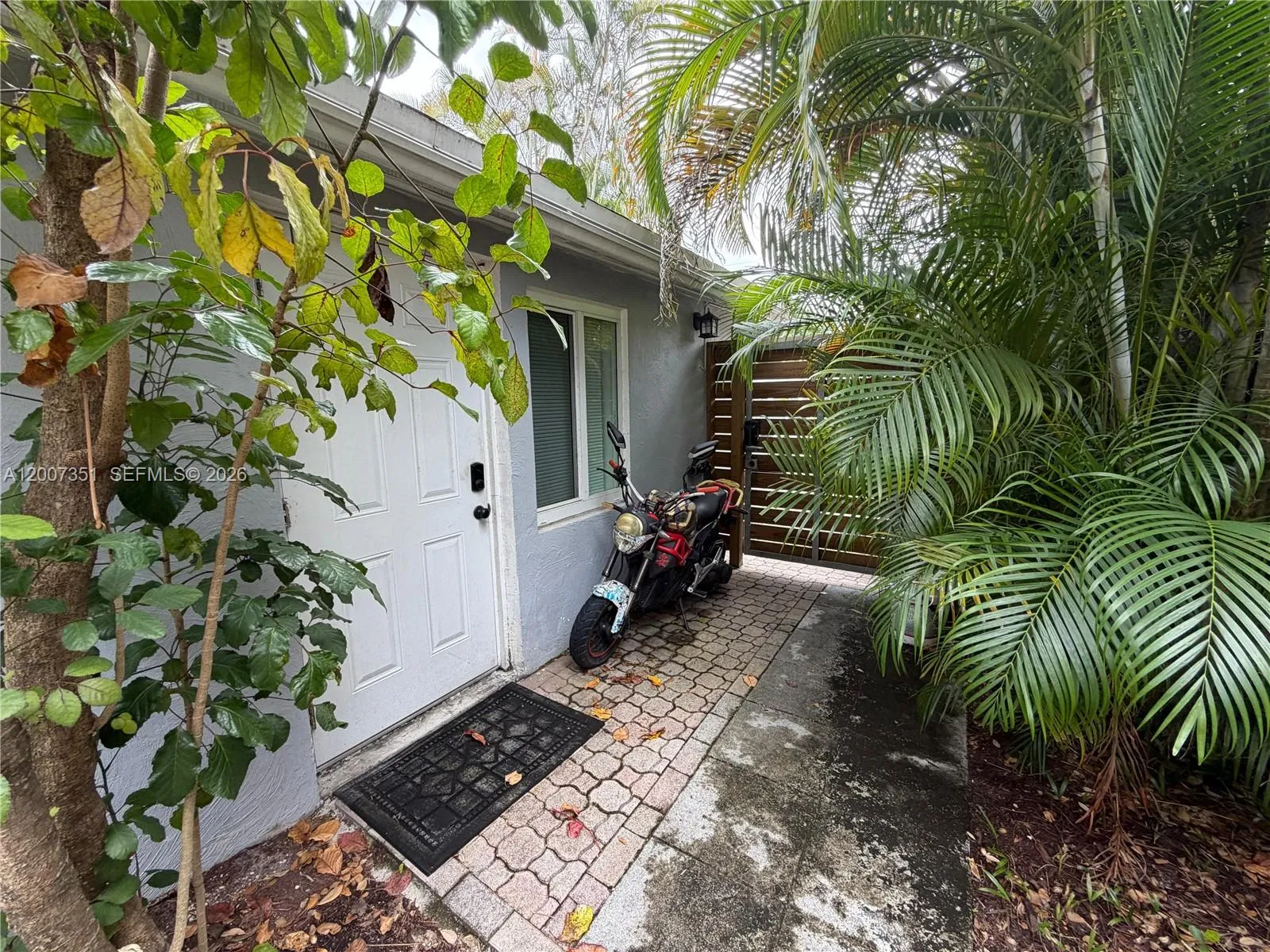 1823 SW 22nd St, Fort Lauderdale FL 33315