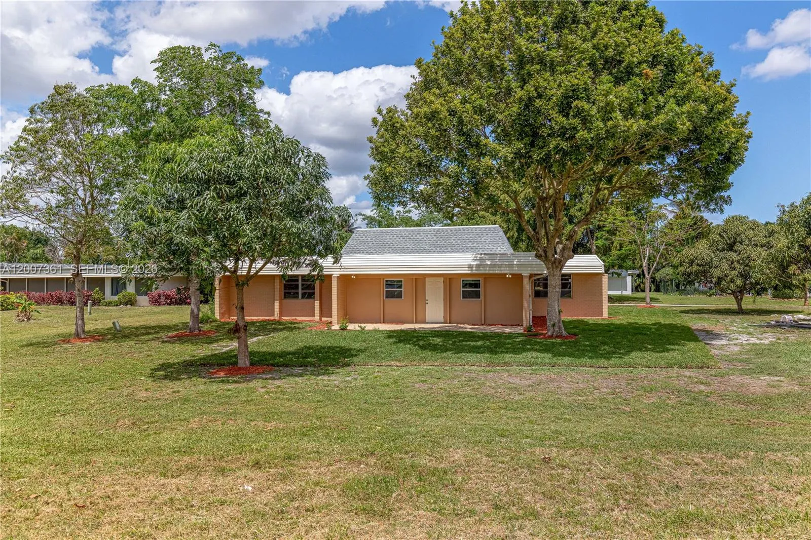5201 Yellow Pine Ln, Tamarac FL 33319