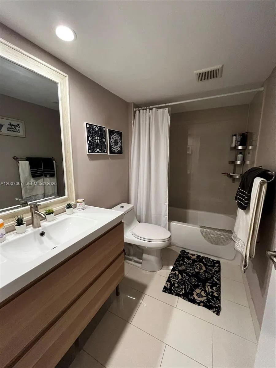 1518 Whitehall Dr # 104, Davie FL 33324