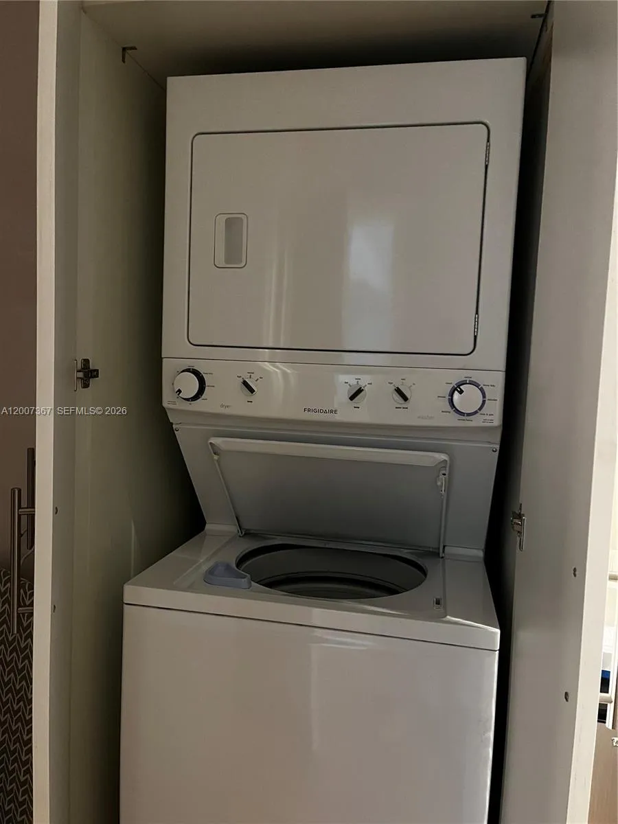 1518 Whitehall Dr # 104, Davie FL 33324