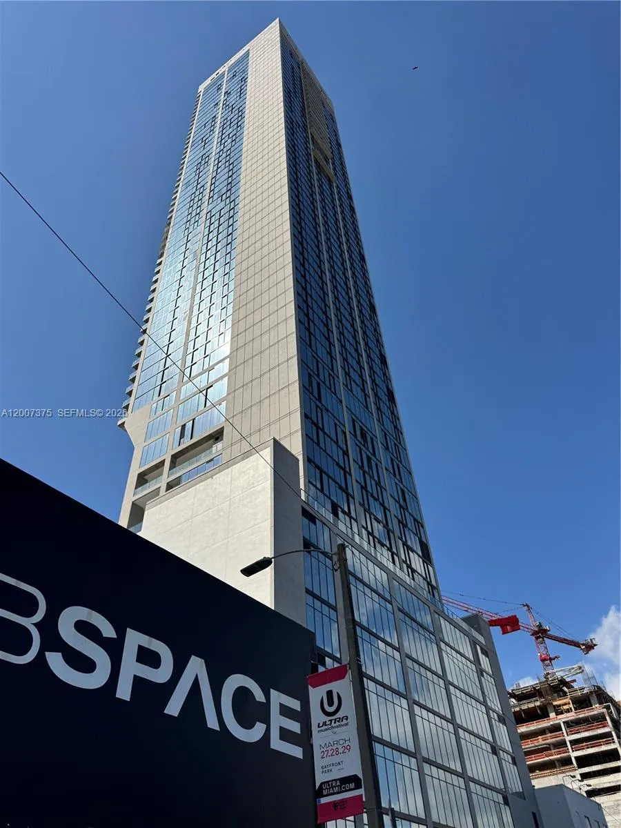 1 bath for sale at 20 NE 11th St # 3006B, Miami FL 33132