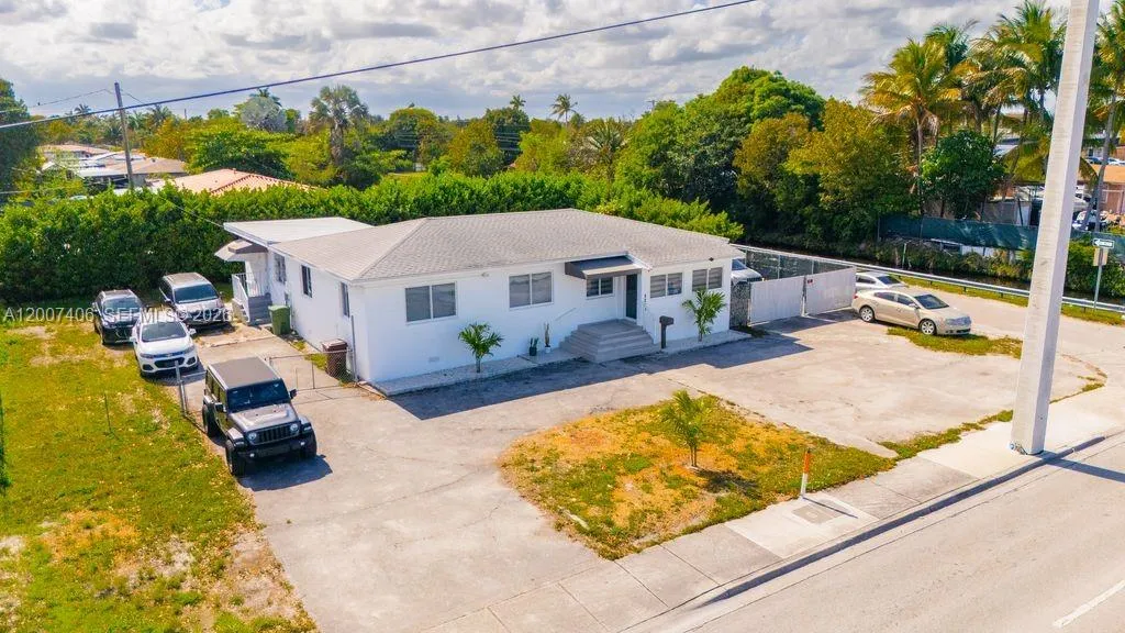 5290 Palm Ave, Hialeah FL 33012