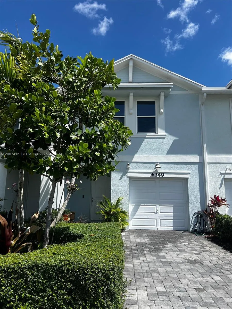 6349 Topsail Dr, West Palm Beach FL 33413