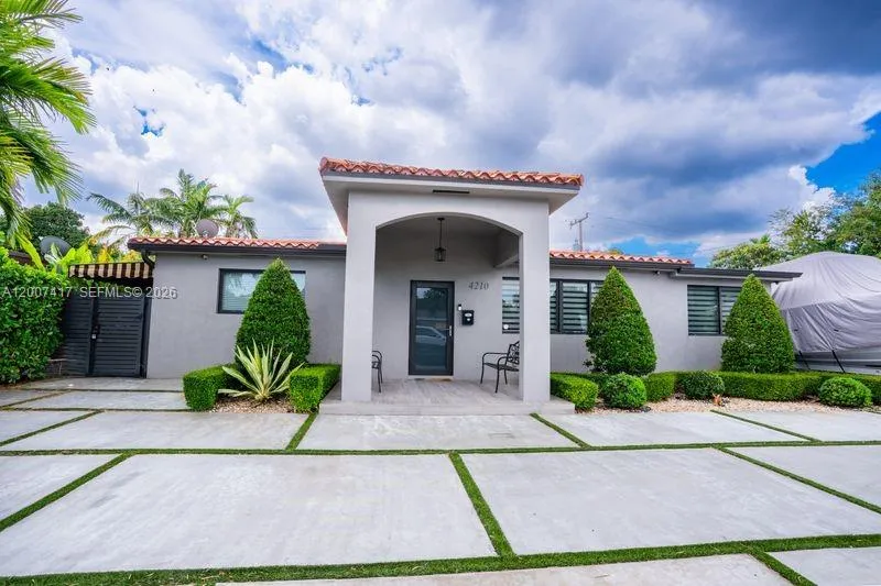 4210 W 6th Ave, Hialeah FL 33012