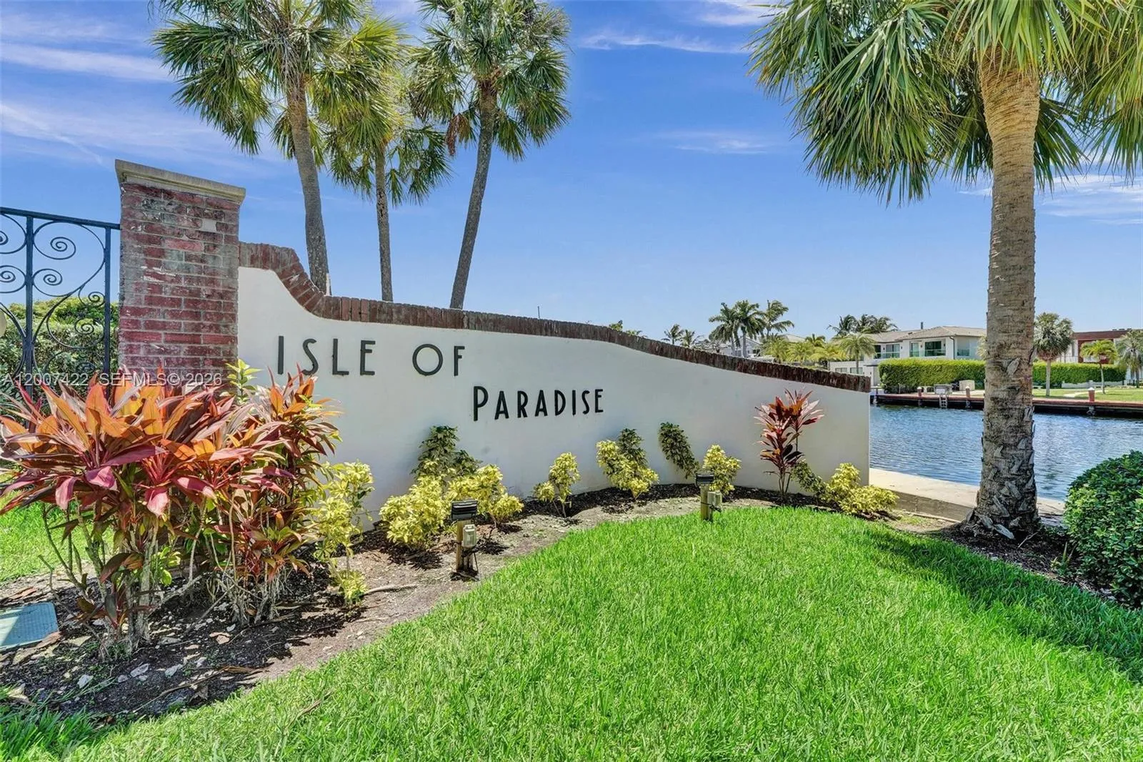 455 Paradise Isle Blvd # 104, Hallandale Beach FL 33009