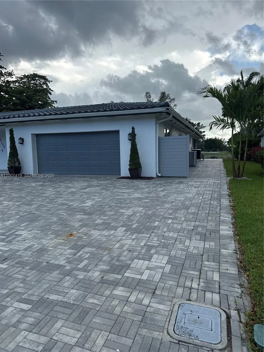 19150 S Saint Andrews Dr, Hialeah FL 33015