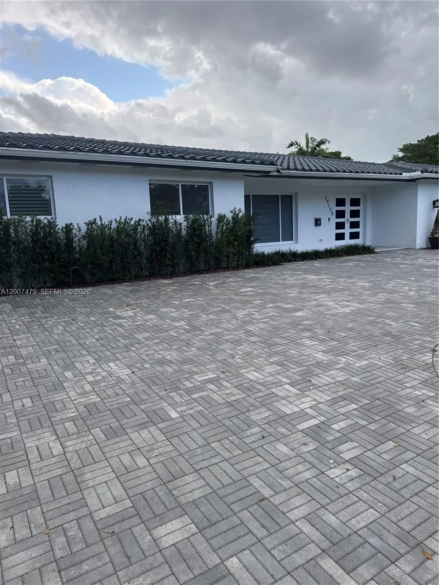 19150 S Saint Andrews Dr, Hialeah FL 33015