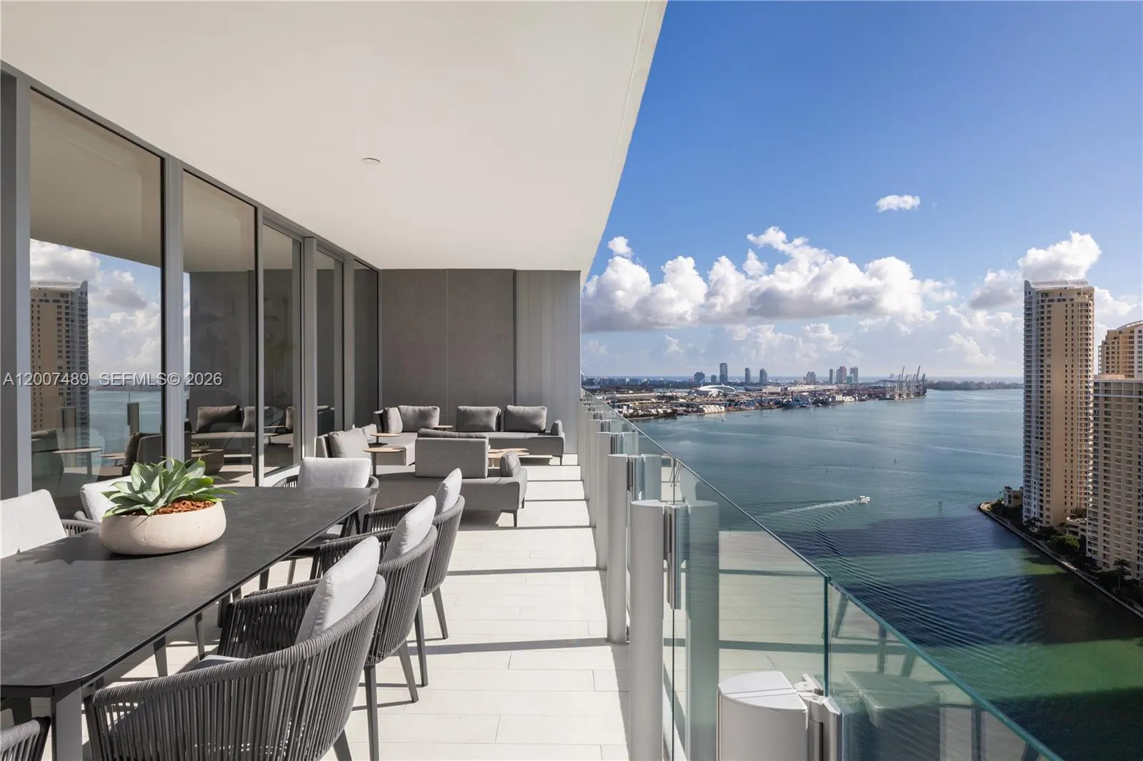300 Biscayne Boulevard Way # 2802E, Miami FL 33131