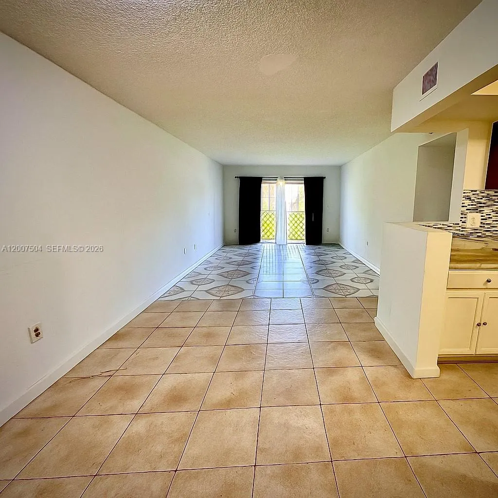 3700 NW 21st St # 109, Lauderdale Lakes FL 33311