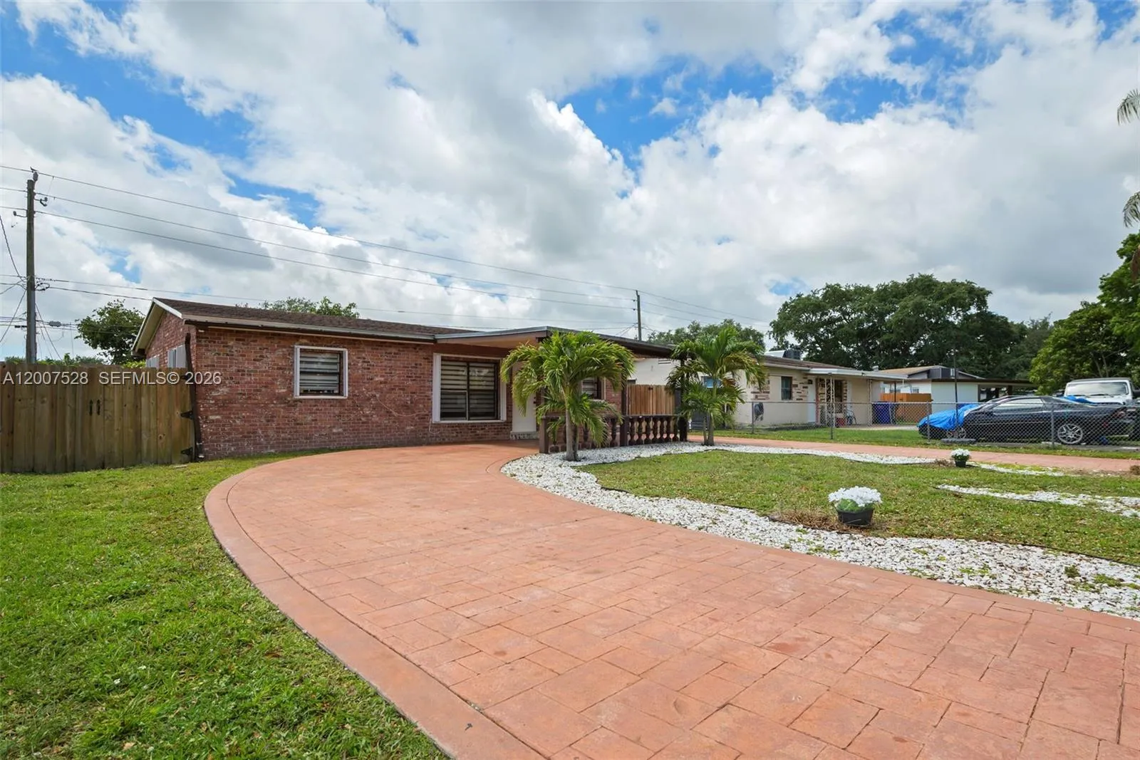 6870 Thomas St, Hollywood FL 33024