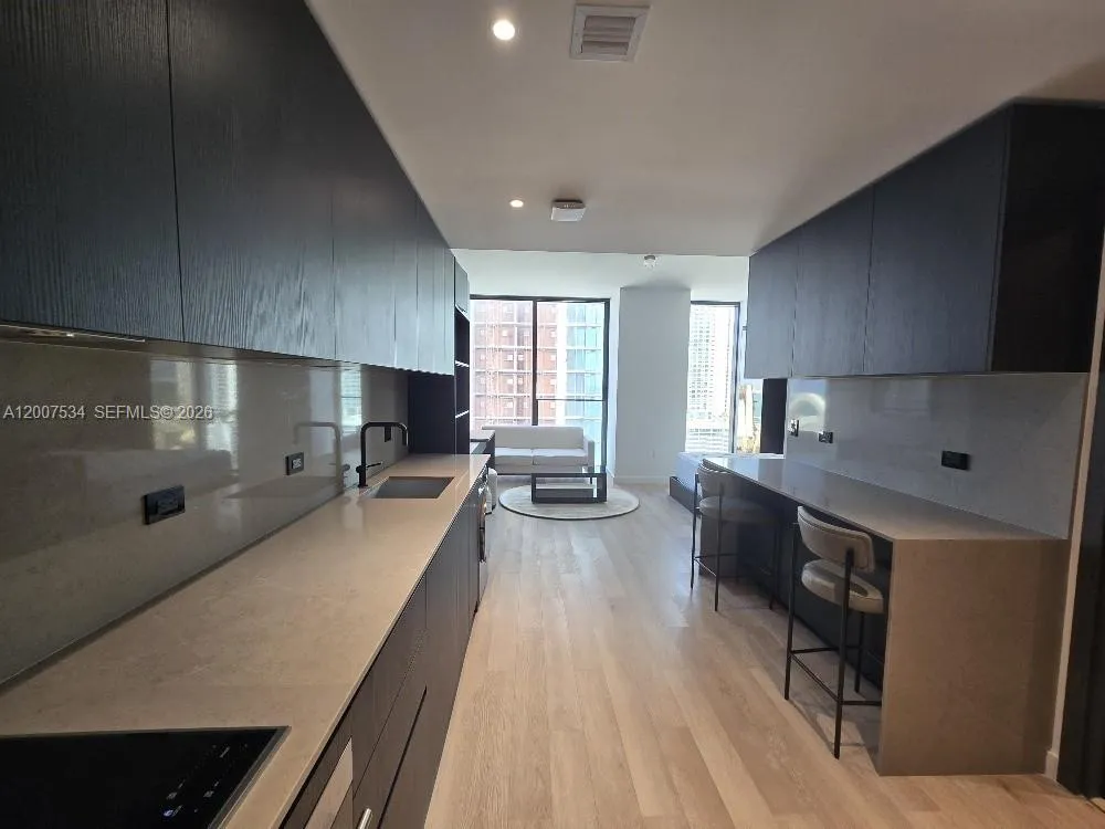 20 NE 11 # 2307, Miami FL 33132