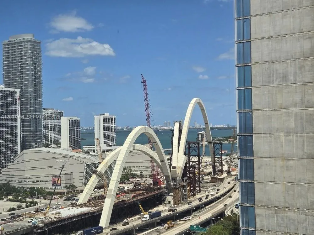 20 NE 11 # 2307, Miami FL 33132