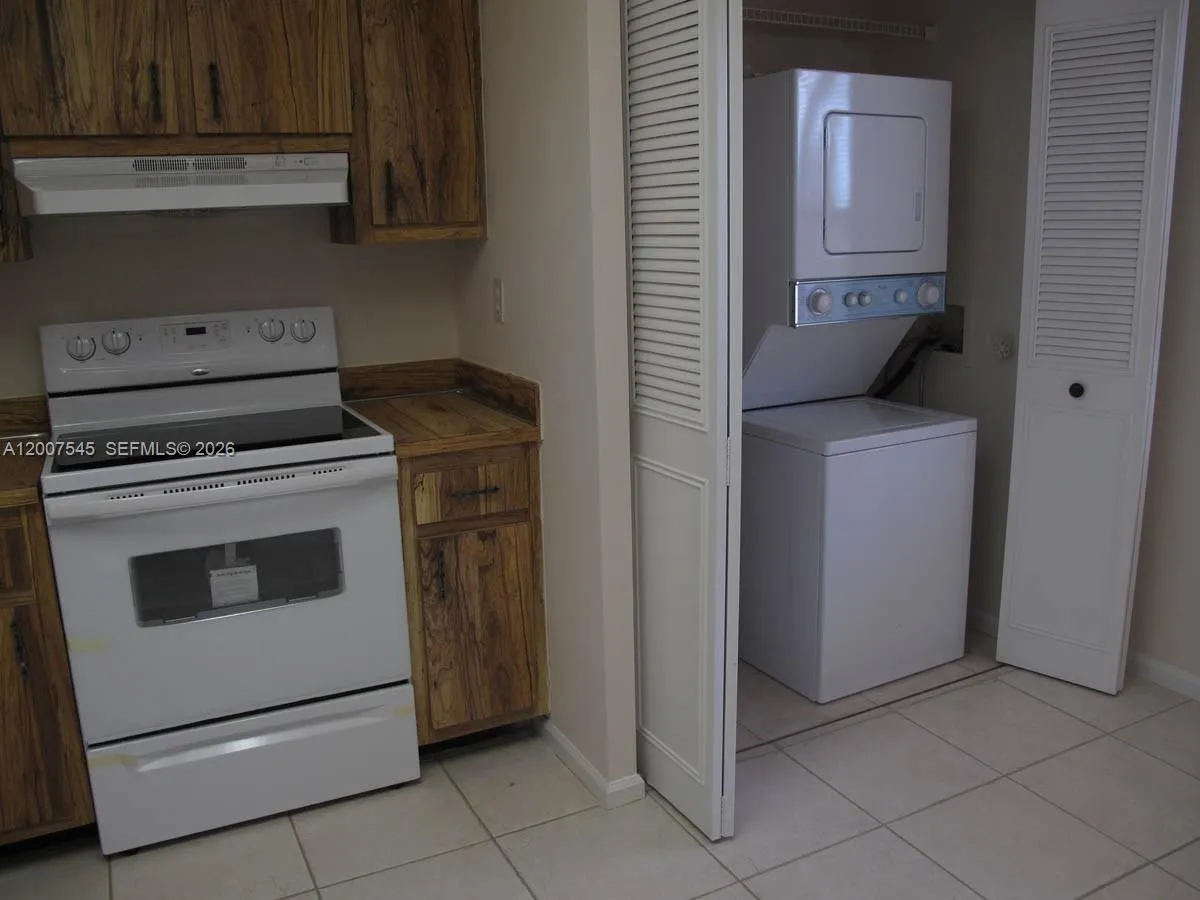 357 N Rock Island Rd # 207, Margate FL 33063