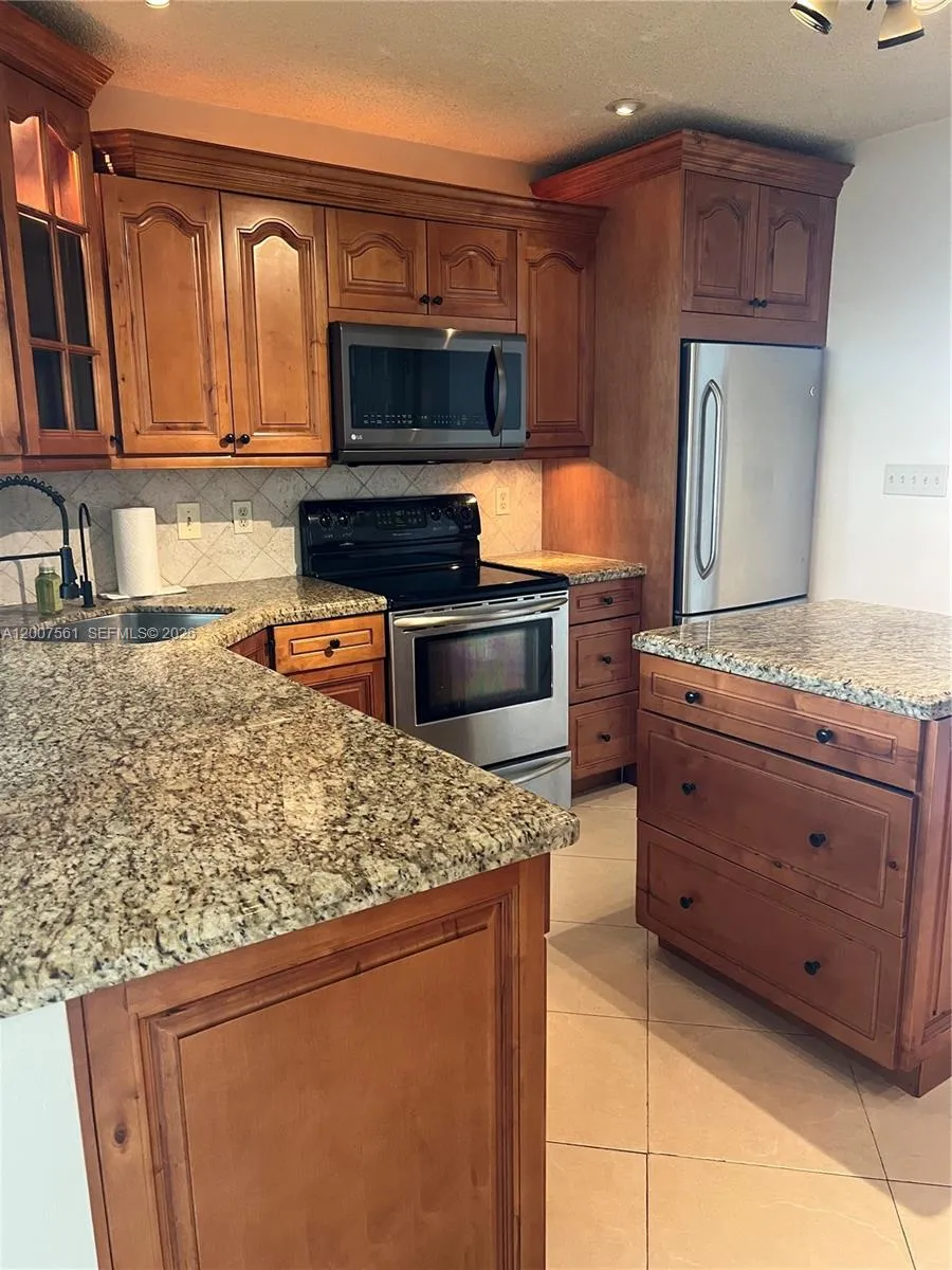 6805 NW 75th St, Tamarac FL 33321