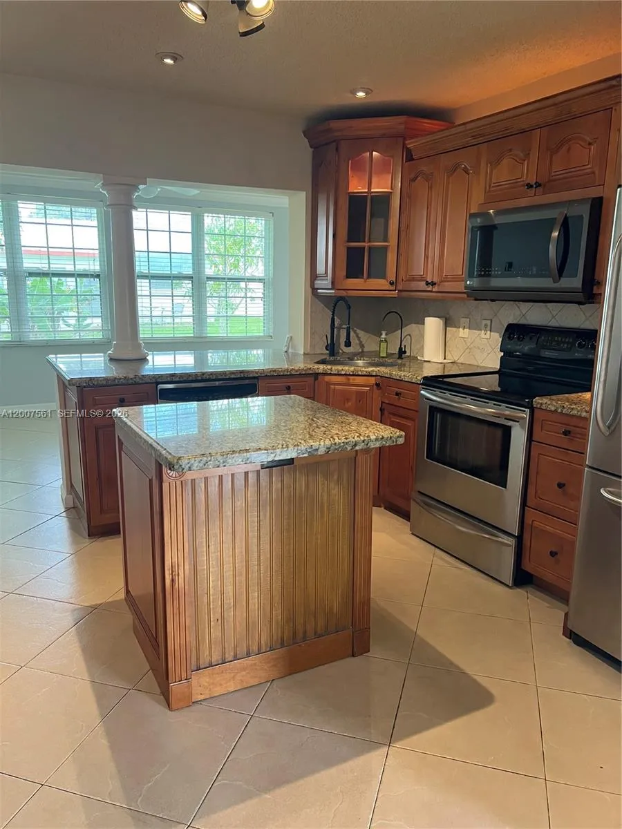 6805 NW 75th St, Tamarac FL 33321