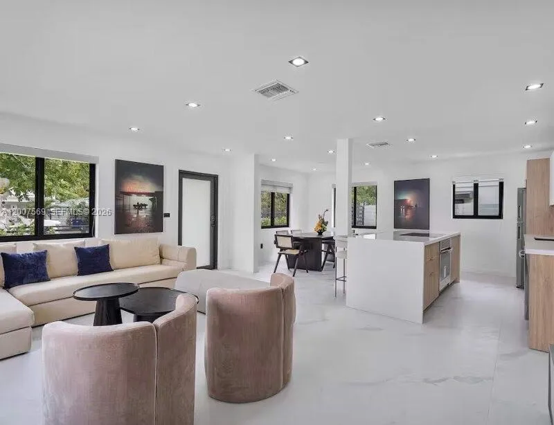 400 NW 40th St, Miami FL 33127