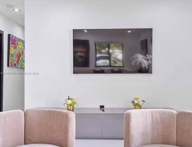 400 NW 40th St, Miami FL 33127