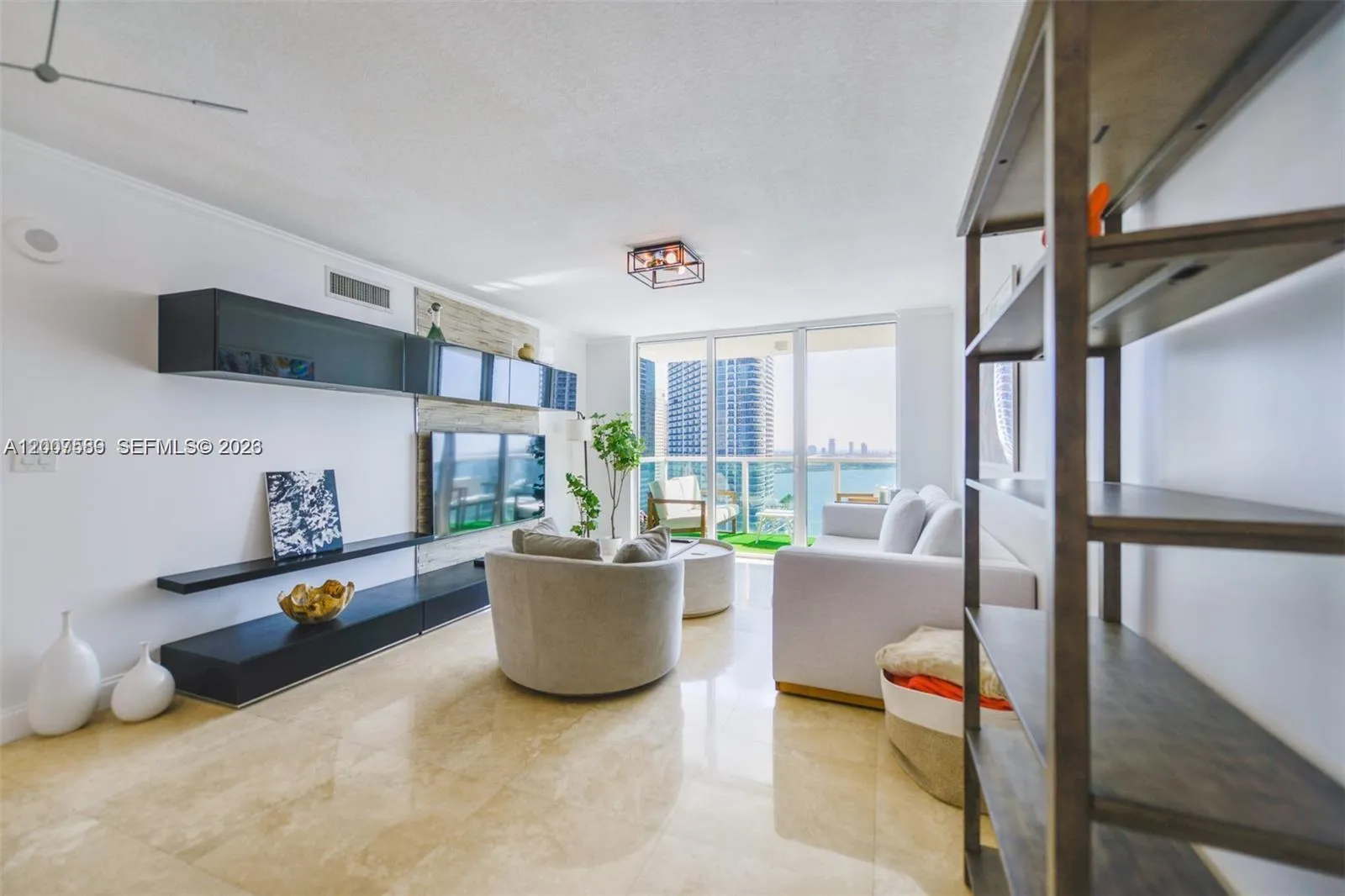 31 SE 5th St # 3002, Miami FL 33131