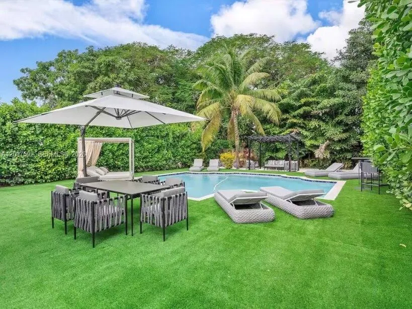 545 NW 52nd St, Miami FL 33127