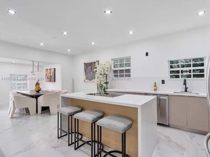 545 NW 52nd St, Miami FL 33127