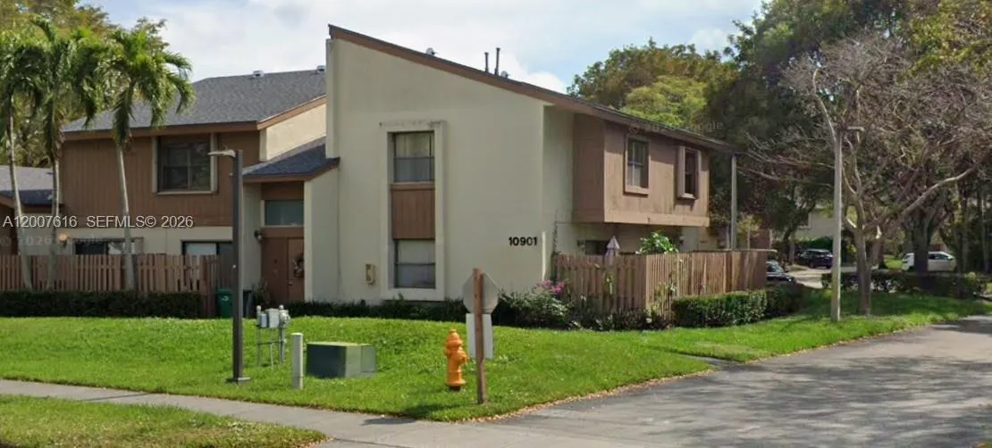 3 bedroom 2 bath for sale at 10901 SW 113th Pl # 66B, Miami FL 33176