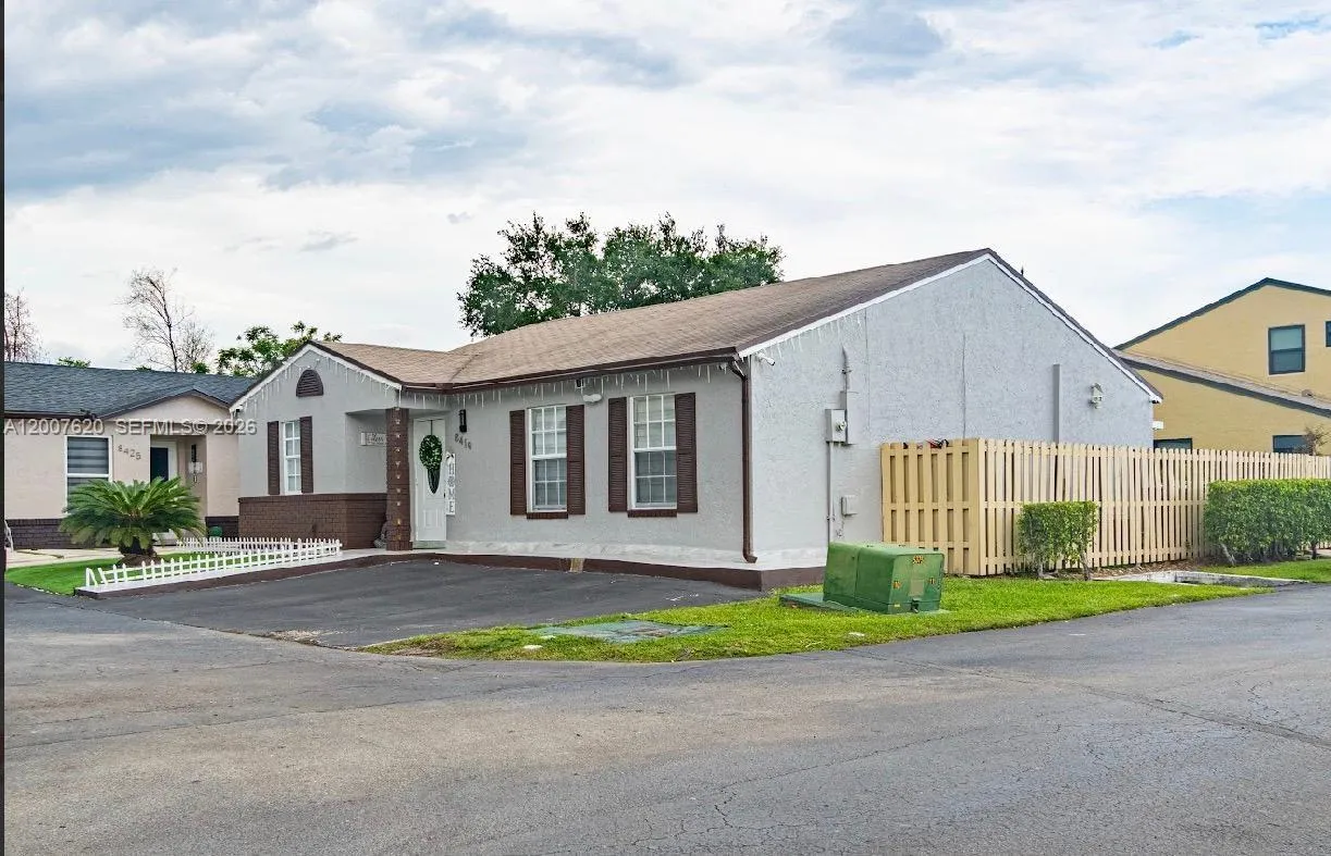 8419 NW 193rd Ln, Hialeah FL 33015