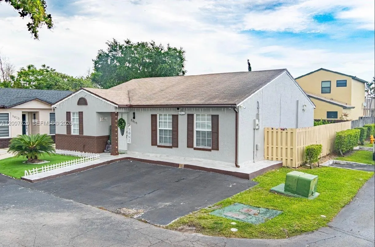 8419 NW 193rd Ln, Hialeah FL 33015