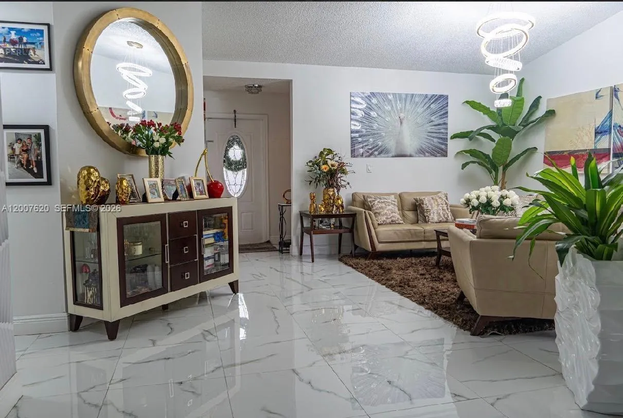 8419 NW 193rd Ln, Hialeah FL 33015