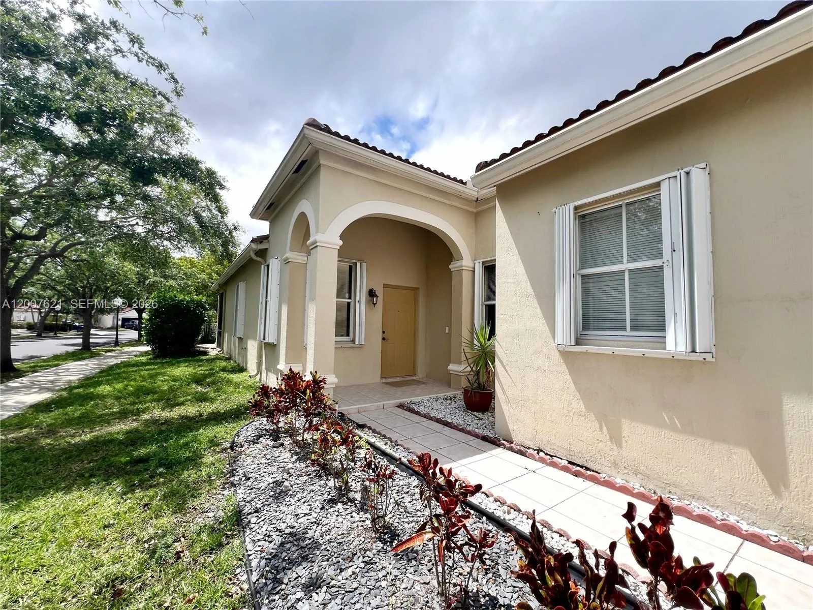 1901 Cedar Ct, Weston FL 33327