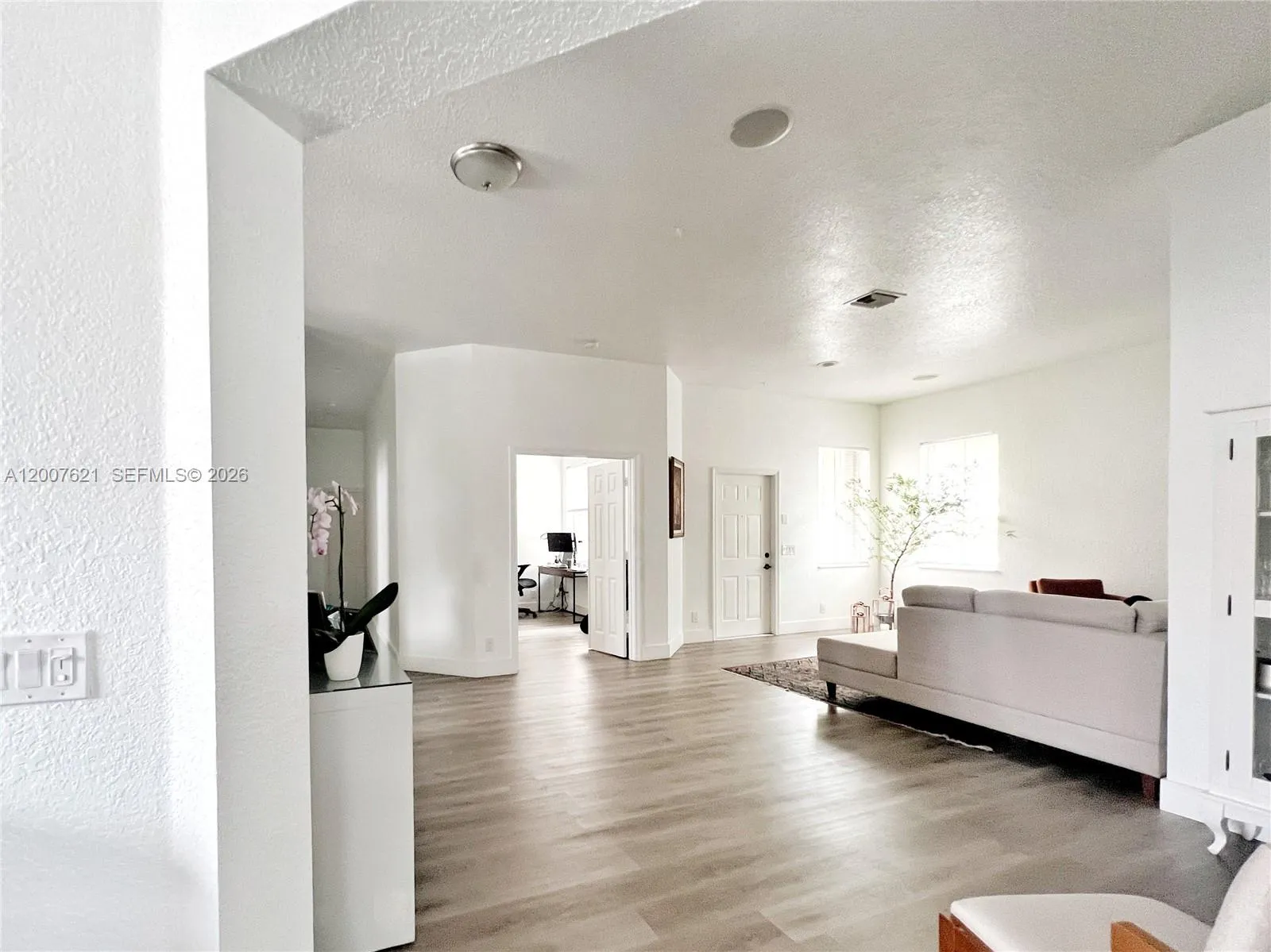 1901 Cedar Ct, Weston FL 33327