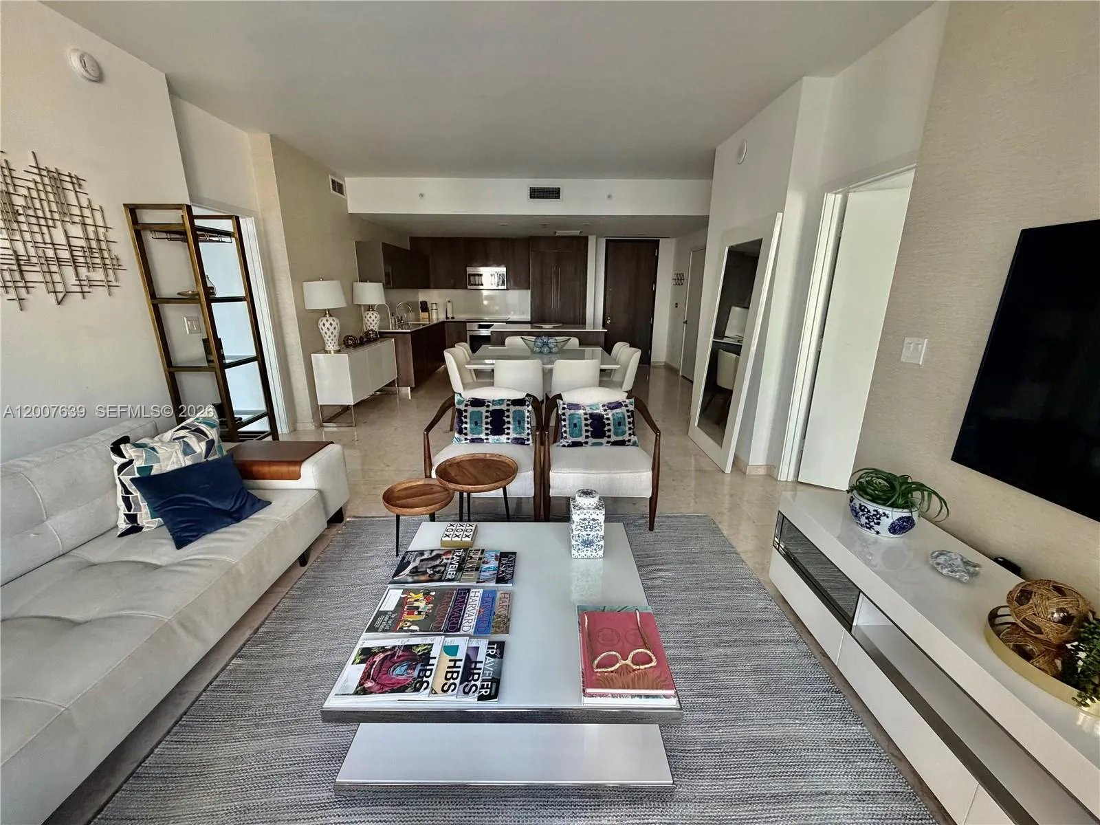 88 SW 7th St # 1109, Miami FL 33130