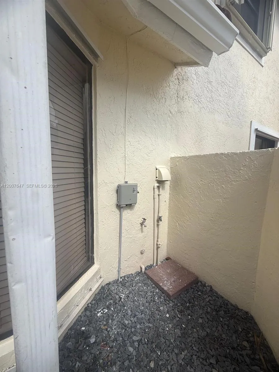 1004 San Remo Cir, Homestead FL 33035